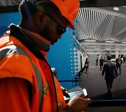 Telefonų ekranai užvaldę Londono gyventojus