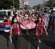 Protestai prie&scaron; perversmininkus Mianmare