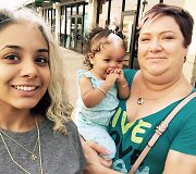Brianna Worthy su dukra MilliAnna ir mama Jennifer