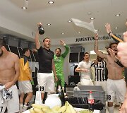 &bdquo;Juventus&ldquo; futbolininkai &scaron;venčia čempionų titulą