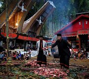 Senoviniai laidotuvių ritualai Indonezijoje