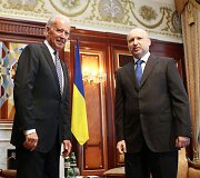 JAV viceprezidentas Joe Bidenas ir laikinasis Ukrainos prezidentas Oleksandras Turčynovas