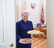 Apie D.Grybauskaitės asmeninį gyvenimą žinoma gana nedaug. I&scaron; esmės tik tiek, kiek apie save nori papasakoti ji pati.