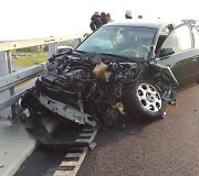 &Scaron;e&scaron;tadienio vakarą Klaipėdos Jakų žiede avariją patyrė i&scaron; Palangos Vilniaus kryptimi važiavęs automobilis &bdquo;Audi A6&ldquo;.