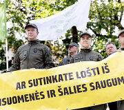 Nacionalinio pareigūnų profesinių sąjungų susivienijimo surengta akcija Vinco Kudirkos aik&scaron;tėje