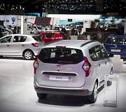 &bdquo;Dacia&ldquo; naujovės Ženevos automobilių parodoje