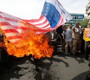 Iraniečiai i&scaron;ėjo į gatves dėl JAV pasitraukimo i&scaron; branduolinės sutarties