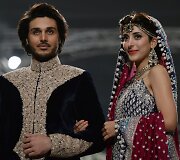 Zainab Chottani kolekcijos pristatymas