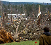 Tornadas nusiaubė Alabamą