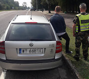Sulaikyti nelegalūs migrantai ir jų vežėjas