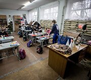 Mokykla Ukrainos kare &ndash; su smėlio mai&scaron;ais ant langų ir požemine slėptuve