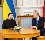 Volodymyras Zelenskis, Gitanas Nausėda