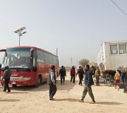 Sirijoje i&scaron; Rytų Gutos evakuoti kovotojai bei jų &scaron;eimos nariai