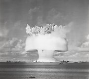 Prie&scaron; 70 metų JAV i&scaron;mėgino povandeninę atominę bombą Bikini atole