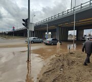 Taip atrodė Pavilnionių g. suplakus purvui i&scaron; statybvietės