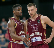Ikenna Iroegbu ir Paulius Valinskas