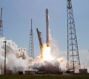 &bdquo;SpaceX&ldquo; raketos pakilimas