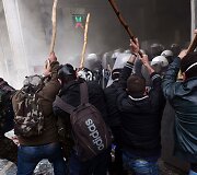 Protestuojantys graikų ūkininkai Atėnuose susirėmė su policija