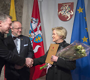 Ra&scaron;ytojai Kristinai Gudonytei  įteikta Patriotų premija už knygą &bdquo;Jie grįžta per pilnatį&ldquo;