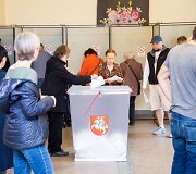 Vilniečiai balsuoja antrajame Lietuvos prezidento rinkimų ture