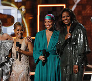 Lady Gaga, Jada Pinkett Smith, Alicia Keys, Michelle Obama ir Jennifer Lopez