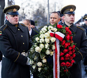 Vainikų padėjimo ceremonija 1863&ndash;1864 m. sukilimo vadams ir sukilėliams atminti Senųjų Rasų kapinių koplyčioje-kolumbariume