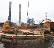 Sprogimo ir gaisro padariniai chemijos gamykloje, Kinijoje.