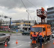 Vilniuje, Žemaitės ir Naugarduko gatvių sankryžoje, &scaron;iuk&scaron;liavežis nutraukė troleibusų kontaktinį tinklą