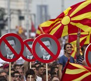Makedoniečiai protestuose reikalauja ministro pirmininko atsistatydinimo