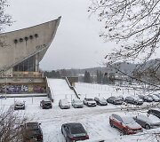 Parkavimo aik&scaron;telė &scaron;alia sporto rūmų
