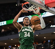 7-10. Giannis Antetokounmpo (&bdquo;Milwaukee Bucks&ldquo;) &ndash; 45,6 mln. JAV dolerių