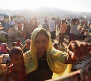 Persekiojami rohinjai i&scaron; savo &scaron;alies bėga į Banglade&scaron;ą