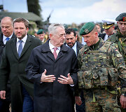 JAV Gynybos sekretoriaus J. Mattis vizitas  poligone Pabradėje