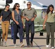 Barackas ir Michelle Obamos su dukromis Sasha ir Malia