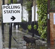 Britanijos rinkėjai pradėjo balsuoti istoriniame referendume dėl tolesnės &scaron;alies narystės Europos Sąjungoje
