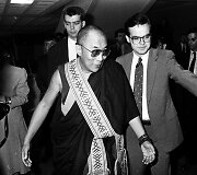 Dalai Lama Auk&scaron;čiausioje Taryboje. 1991 m. Nuotr. aut. Valentinas Juraitis (Vyzdys)