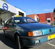 1991 m. pagamintas taksi automobilis