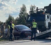 Avarija Radvili&scaron;kio rajone: lengvasis automobilis susidūrė su Lietuvos kariuomenės ma&scaron;ina 