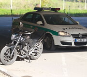 Vilniuje nuo motociklo nukrito vairuoti mokęsis vyras.