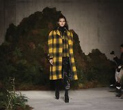 &bdquo;Alexa Chung&ldquo; 2019&ndash;2020 m. rudens ir žiemos kolekcijos modelis