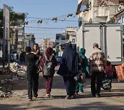Palestiniečių pabėgėliai netoli Rafos perėjos Gazos Ruože