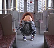 Pasaulyje populiarėja fotografavimasis ant nugaros nusipie&scaron;us veidą