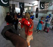 Mergaitės Pakistane užsiima boksu, kad taptų profesionalėmis arba sugebėtų apsiginti