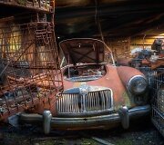 Apleistų prabangių automobilių ie&scaron;kančio fotografo laimikiai visoje Europoje