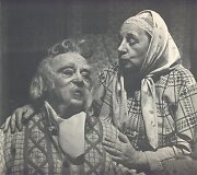 Vytautas Eidukaitis (Pir&scaron;lys) ir  Regina Varnaitė (Bekampienė) spektaklyje &bdquo;Amerika pirtyje&ldquo; (Keturakis, rež. V.Lencevičius, 1974)
