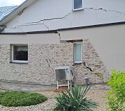 Pasvalyje po namu atsivėrė smegduobė