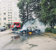 Daugiabučio kieme Kaune sudegė automobilis