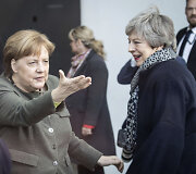 Angela Merkel ir Theresa May