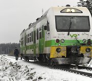 Suomijoje traukinys susidūrė su kariuomenės visureigiu