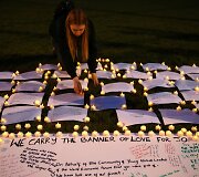 Britai gedi nužudytosios parlamentarės Jo Cox